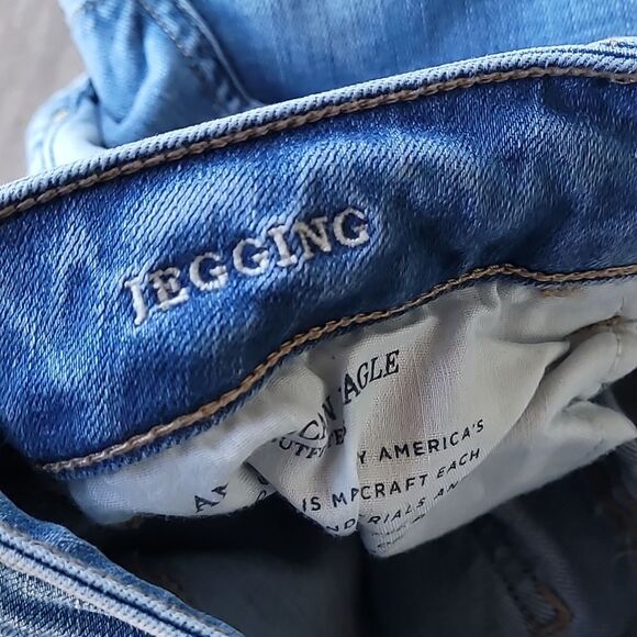 AMERICAN EAGLE Jegging Jeans Light Wash Distessed Holes Women's Size 6 - Picture 7 of 12